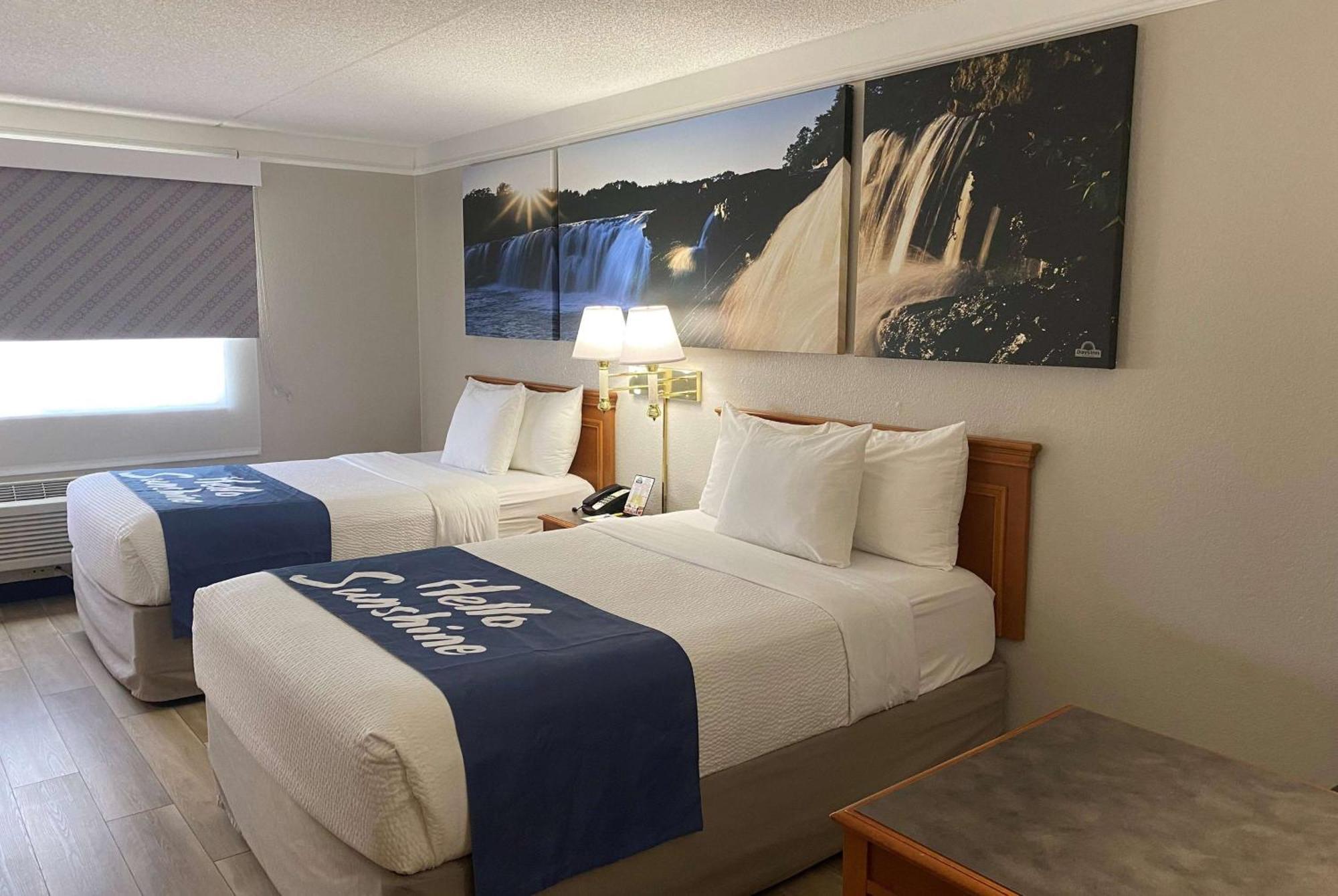 Days Inn & Suites By Wyndham Арлингтън Хайтс Екстериор снимка