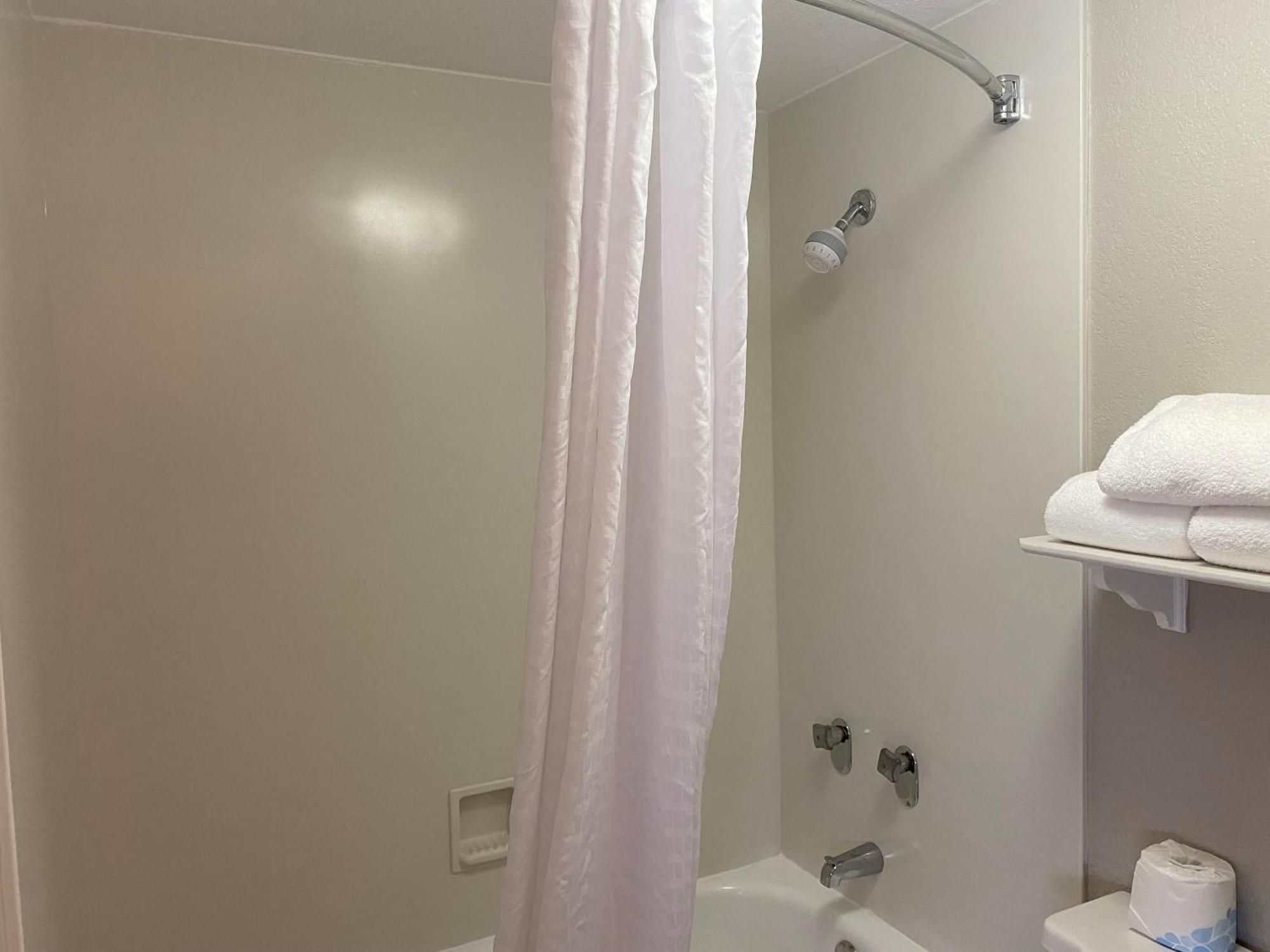 Days Inn & Suites By Wyndham Арлингтън Хайтс Екстериор снимка