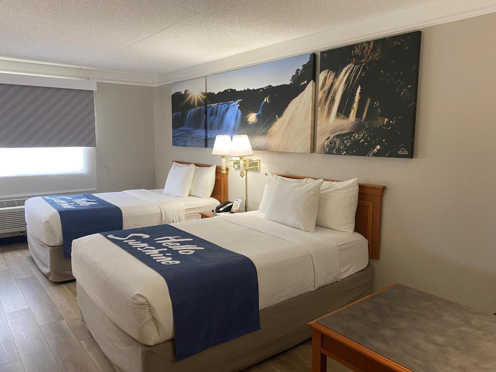 Days Inn & Suites By Wyndham Арлингтън Хайтс Екстериор снимка