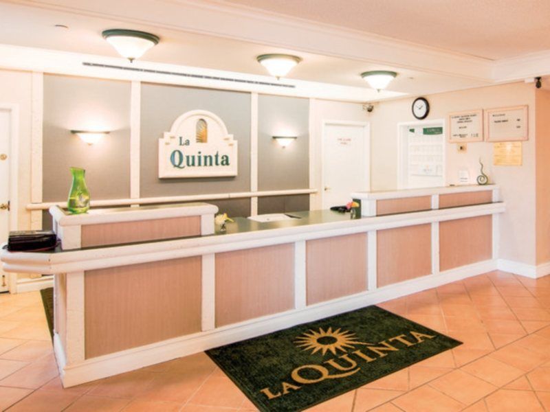 Days Inn & Suites By Wyndham Арлингтън Хайтс Екстериор снимка