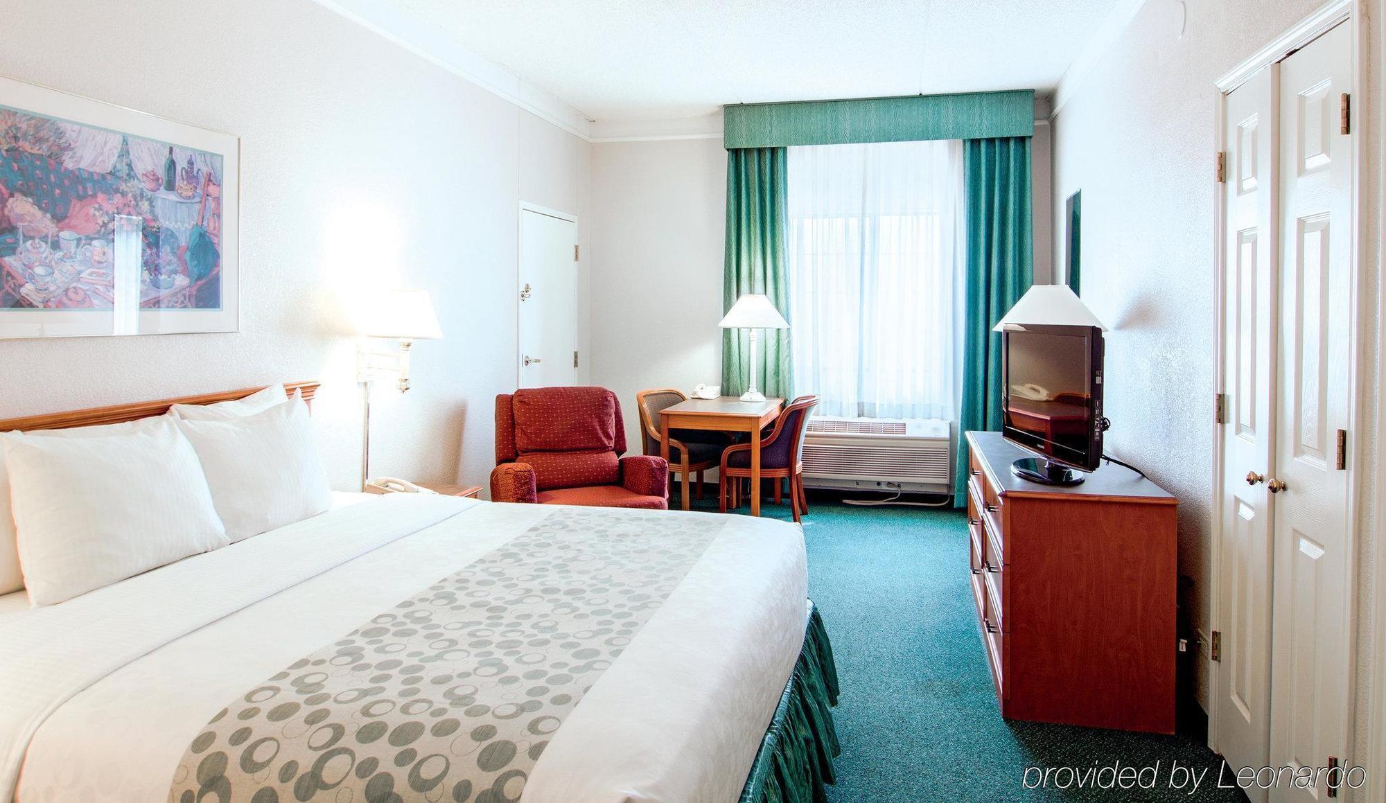 Days Inn & Suites By Wyndham Арлингтън Хайтс Екстериор снимка